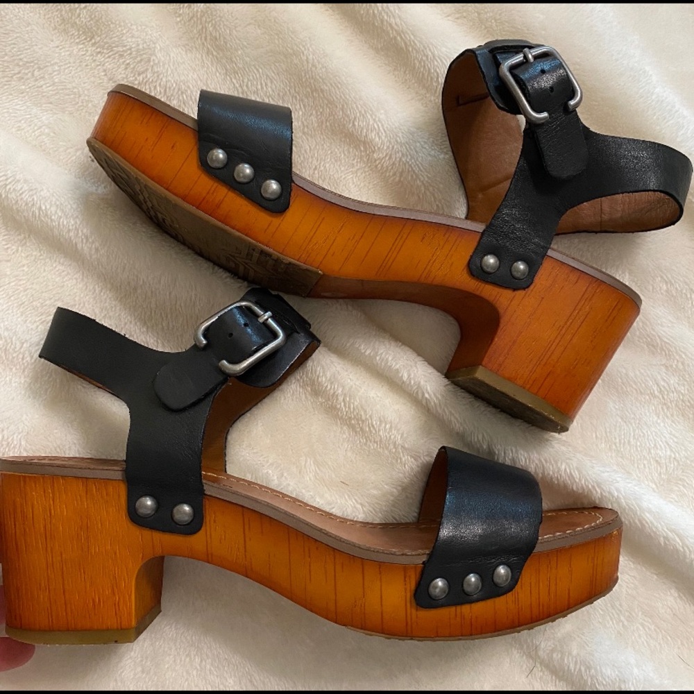 Lucky Brand Wooden Heals
